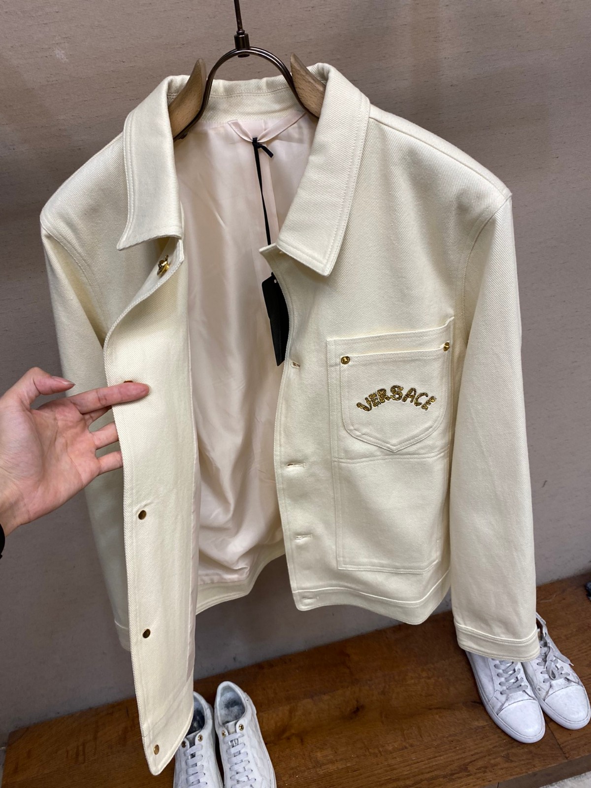23FW メンズ ロゴ 刺繍 ブルゾン ヴェルサーチェ ジャケット コピー-4
