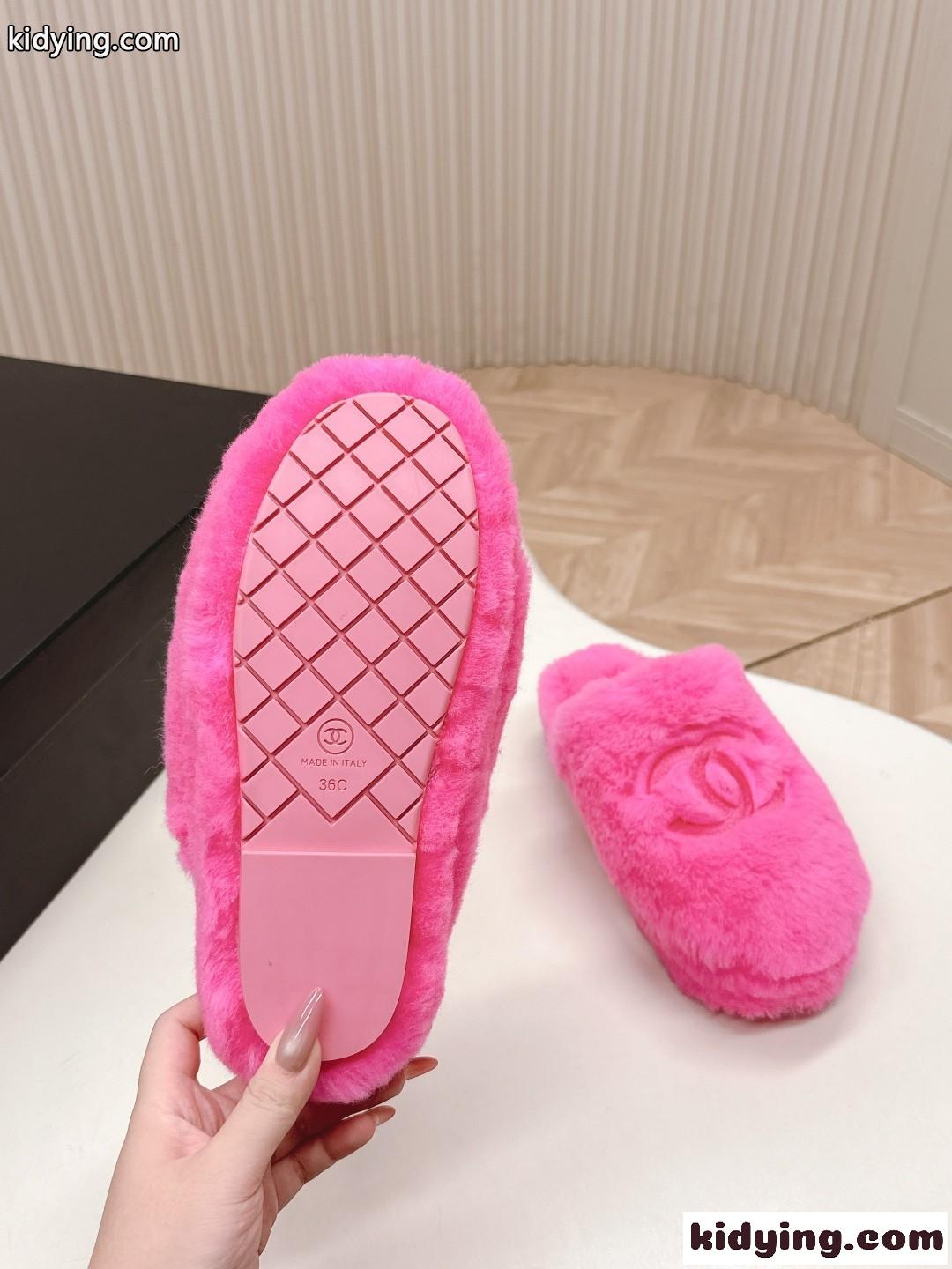 可愛い CCロゴ ふわふわファーサンダル シャネル サンダル コピー ピンク-4