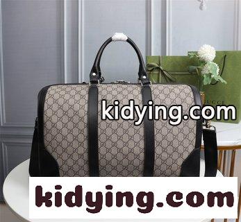 GUCCIの最新の旅行袋は質感が非常に柔らかく 柔らかいGG Supreme高級人工帆布で作られています GG x Supreme バッグコピー-4