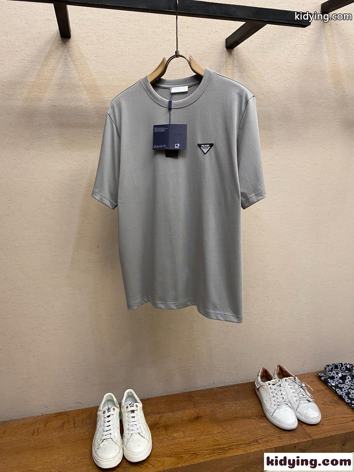 カジュアル ロゴパッチ クルーネック プラダ Tシャツ コピー グレー-0