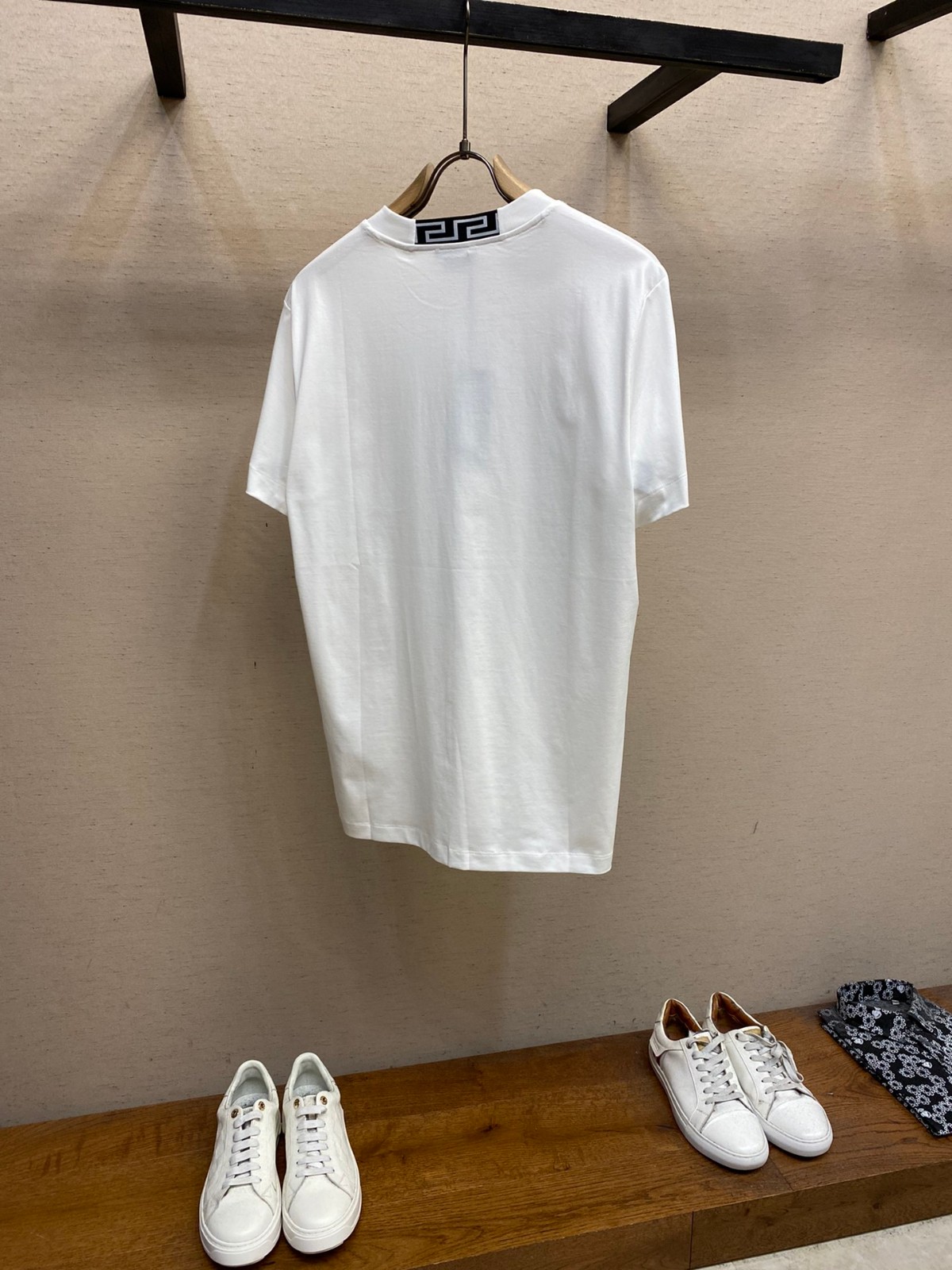 ベーシック 着回し抜群 ロゴ クルーネック ヴェルサーチェ Tシャツ コピー 半袖 トップス-1