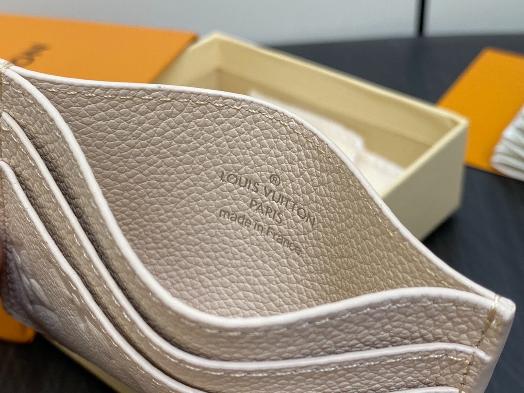 ルイ・ヴィトン カードケース ポルト カルト・LV チャーム スーパーコピー M12179-3