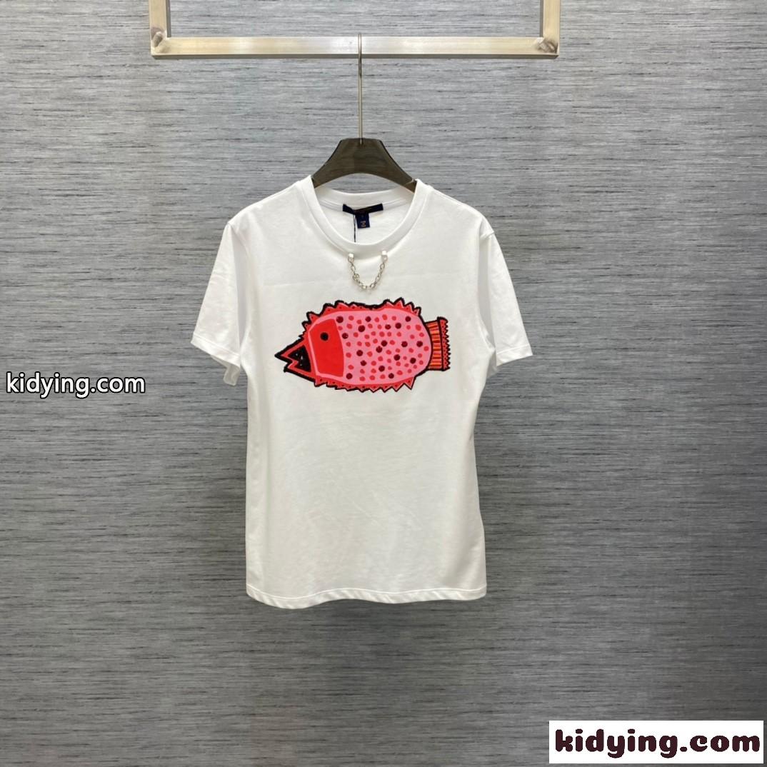 LV × YK フィッシュパッチ バックルスリーブTシャツ ルイ・ヴィトン Tシャツ コピー 半袖 トップス-1