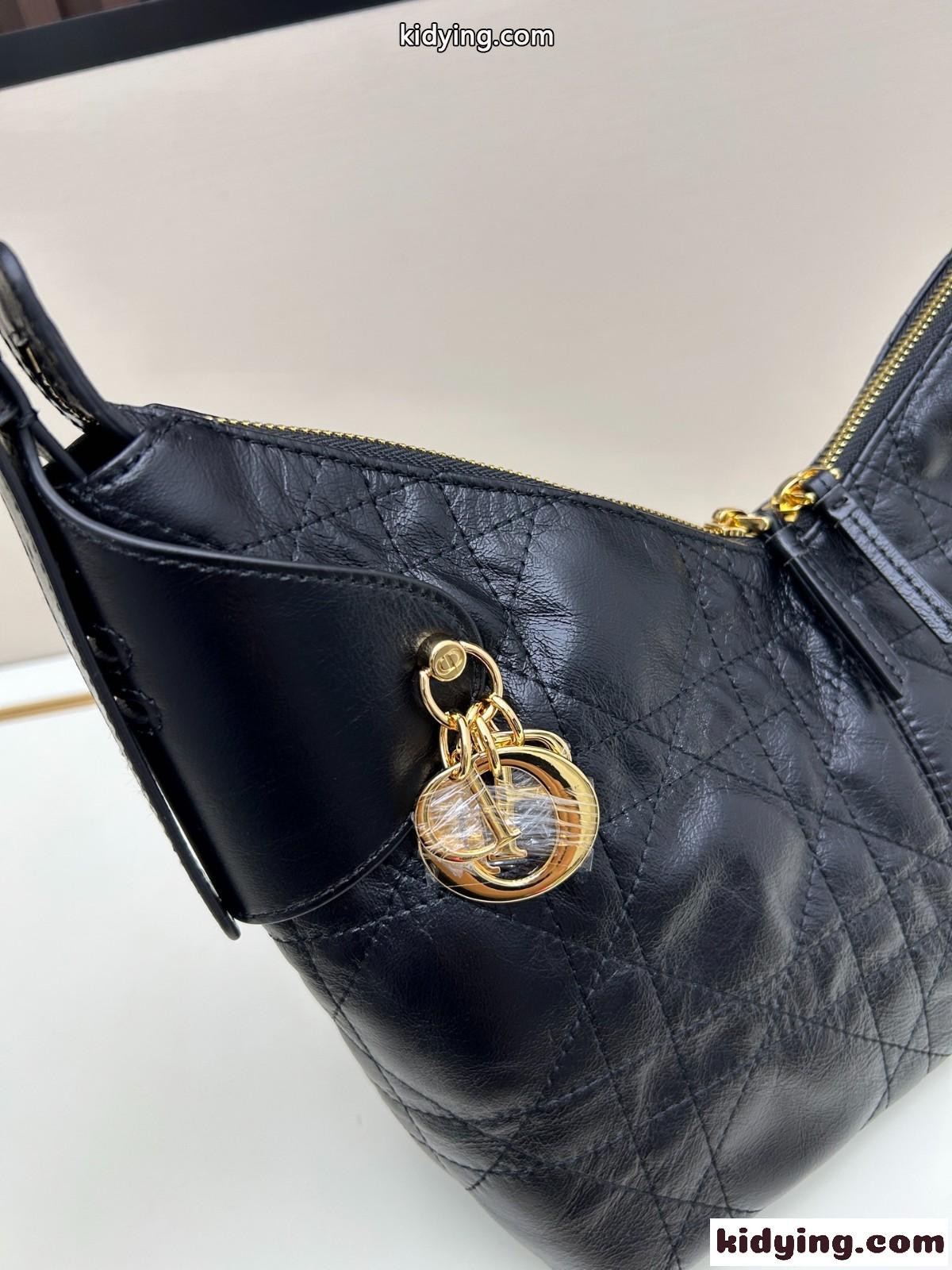 人気新作 Dior Voyage バッグ ミディアム スーパーコピー ブラック-1