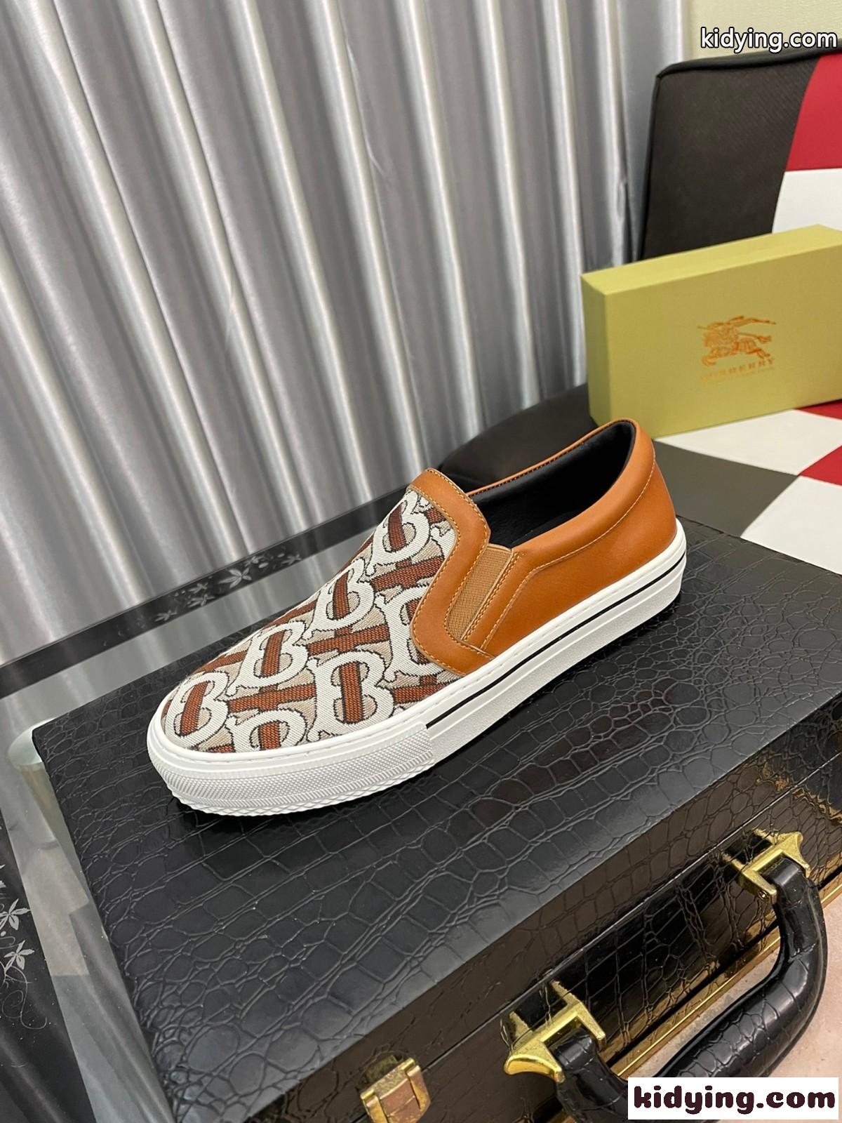 おしゃれ カジュアル ロゴ 刺繍 バーバリー スニーカー コピー 柔らか 快適 メンズ スリッポン 滑り止め-0