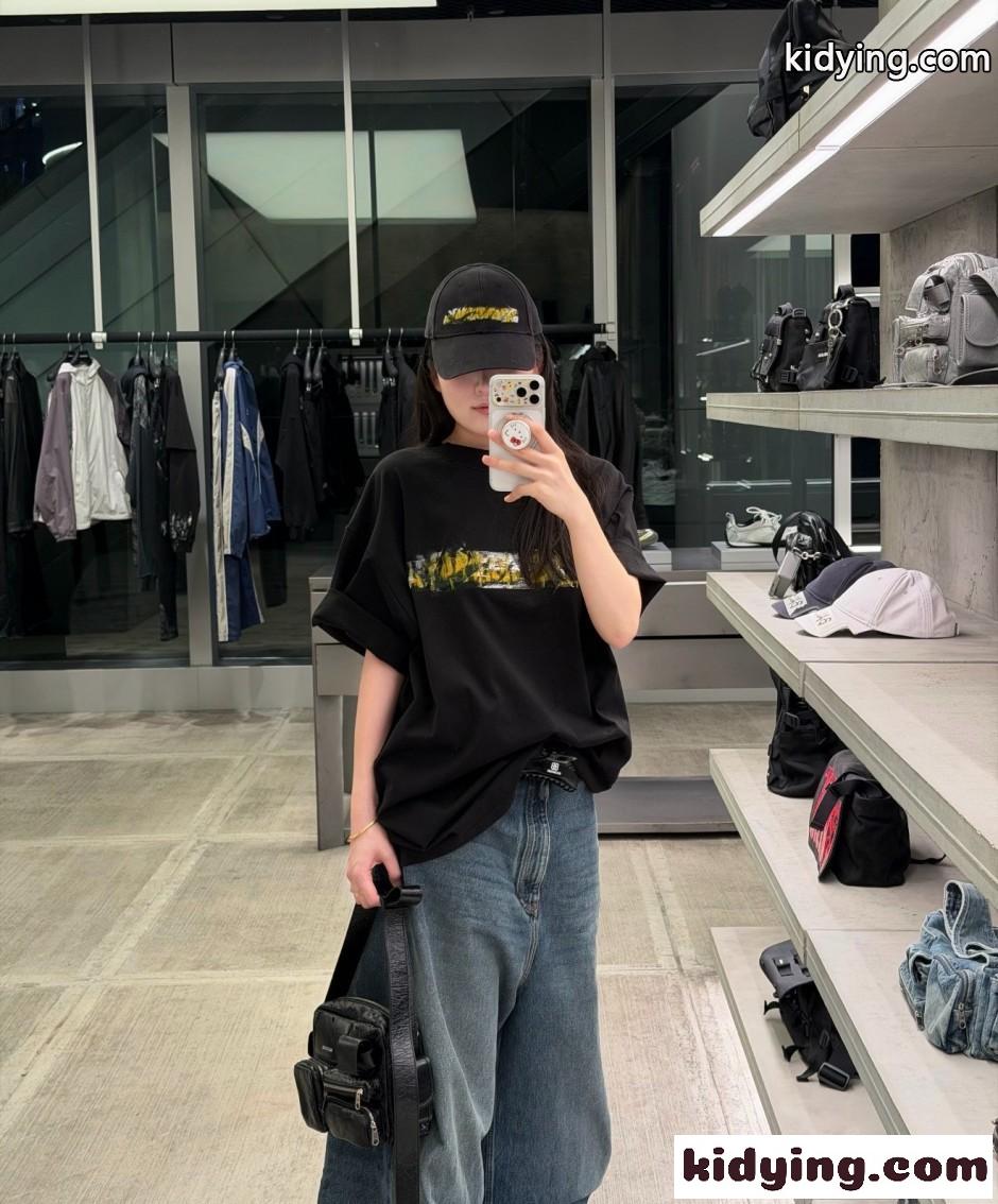 人気 洗練された ロゴ入り 半袖Tシャツ バレンシアガ Tシャツ 偽物 ユニセックス-4