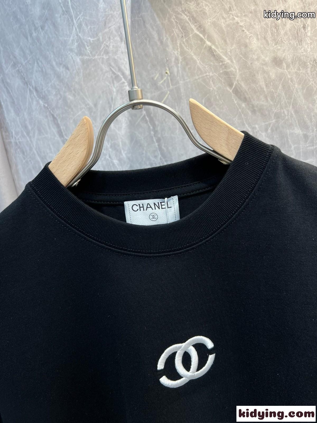 シンプル シャネル Tシャツ 偽物 クルーネック コットン 半袖Tシャツ ブラック-2