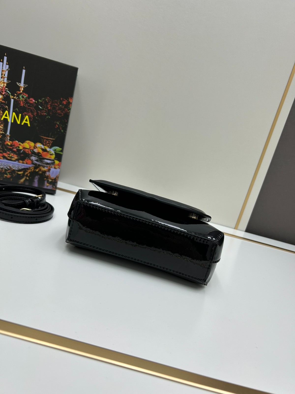 パテントレザー DGロゴ ショルダーバッグ ドルチェ&ガッバーナ バッグ スーパーコピー ブラック-1