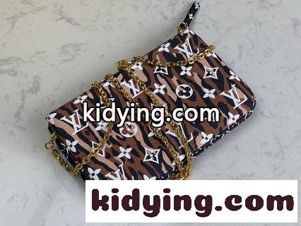 ルイ・ヴィトン バッグ 安い コピー Monogram帆布はカラフルなプリントをレンダリングして ポケットと取り外し可能な肩ベルトに柔軟な機能を追加します-2