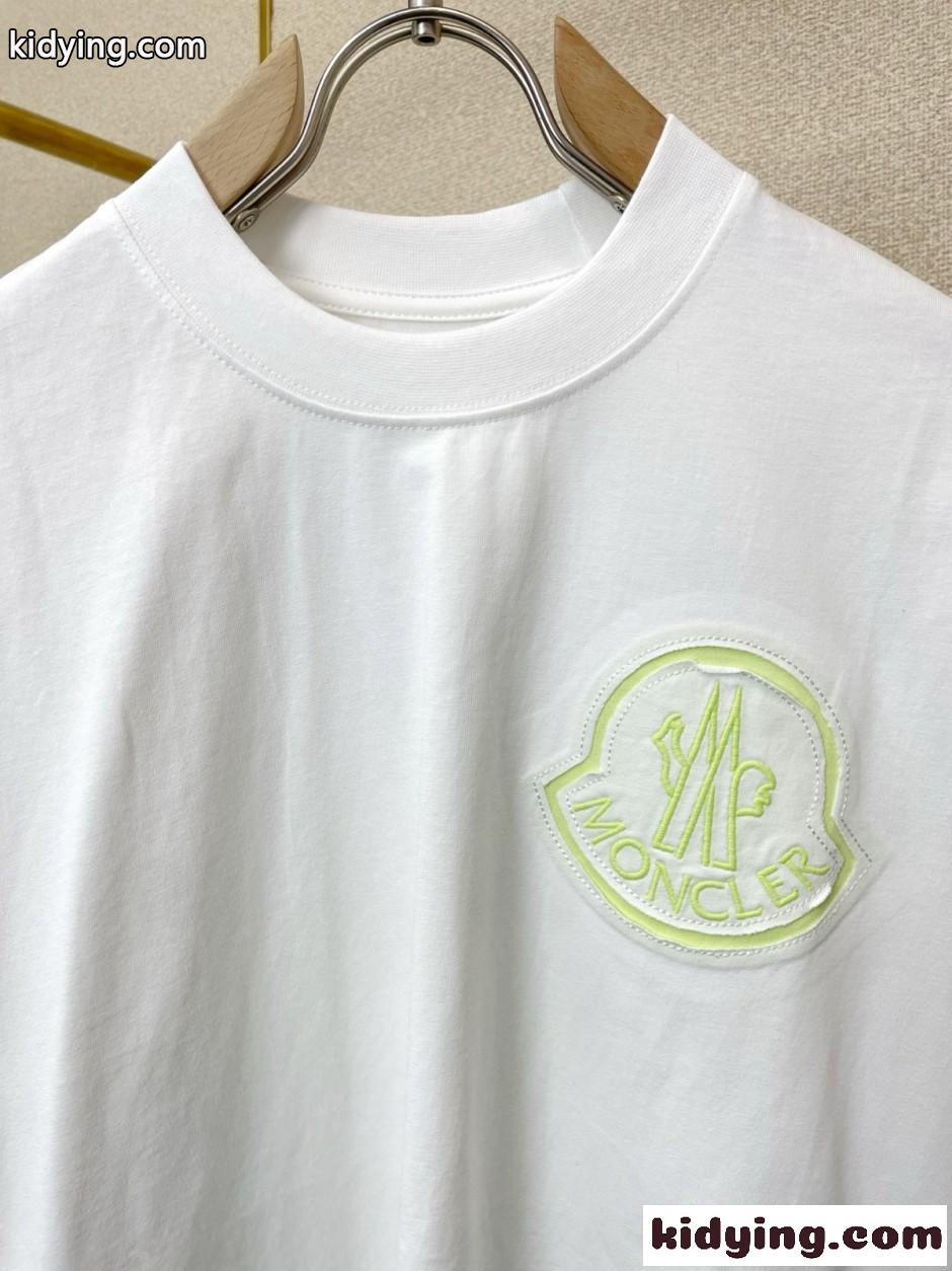バックロゴ クルーネック 半袖Tシャツ モンクレール Tシャツ 偽物 合わせやすい-1
