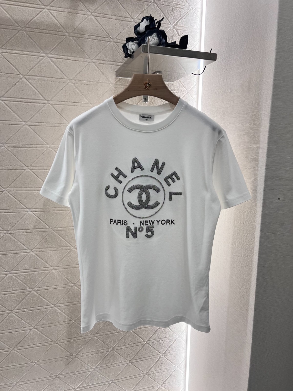 シャネル Tシャツ コピー シンプル ロゴ入り コットン 半袖Tシャツ ホワイト-1