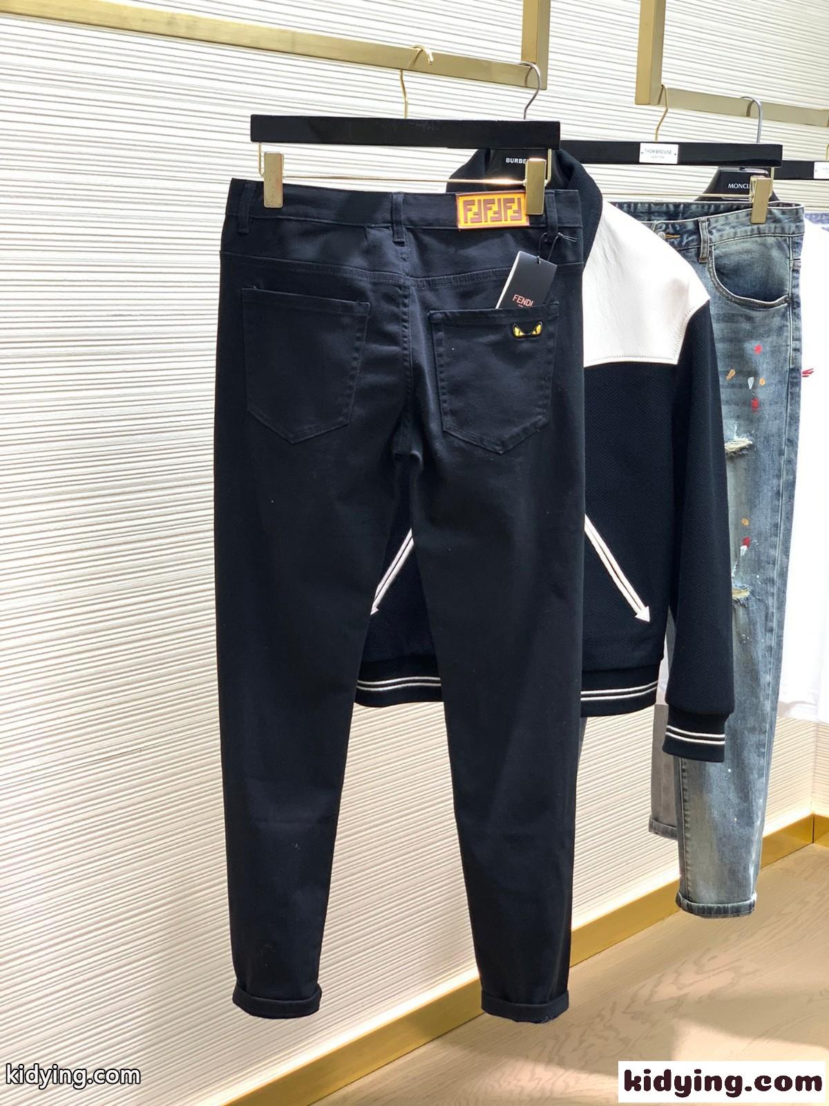 シンプル おしゃれ 快適 フェンディ ジーンズ コピー メンズ デニムパンツ-4