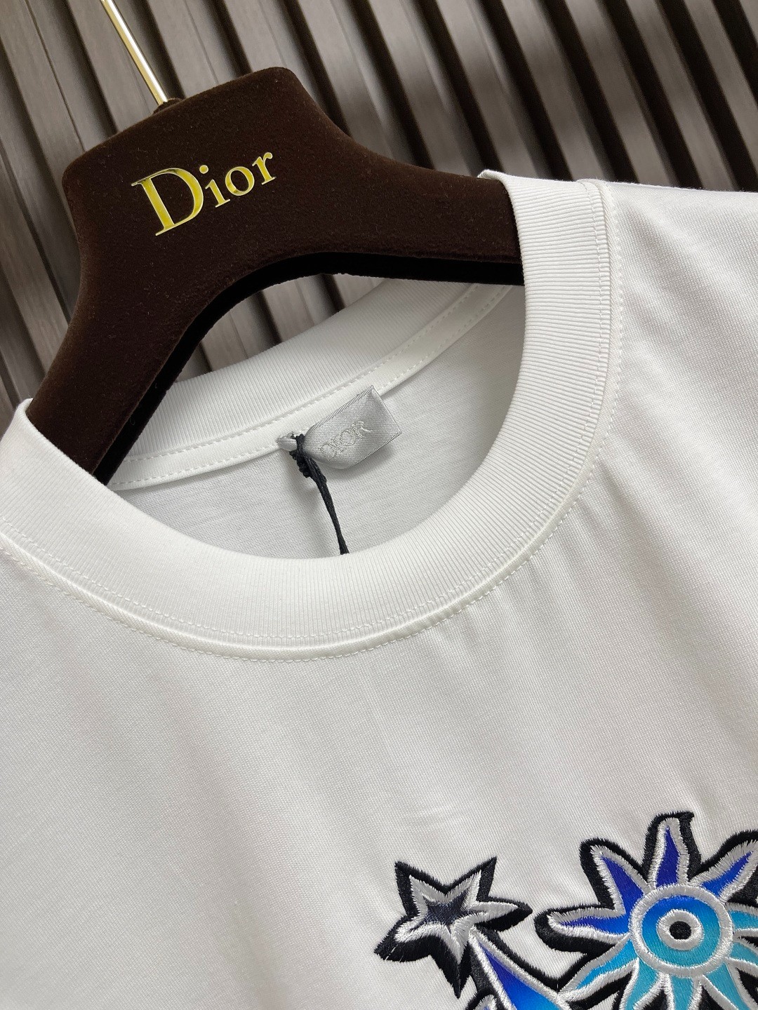 目を引く 刺繍入り クリスチャン・ディオール Tシャツ 偽物 クルーネック 半袖Tシャツ-3