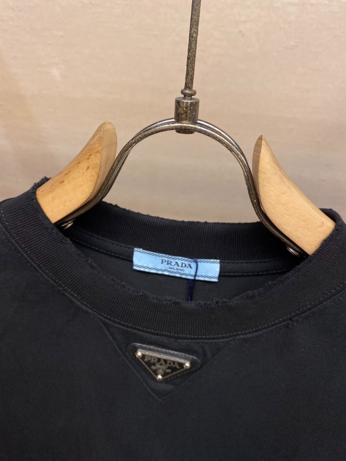 トライアングルロゴ クルーネックスウェットシャツ プラダ Tシャツ 偽物-3