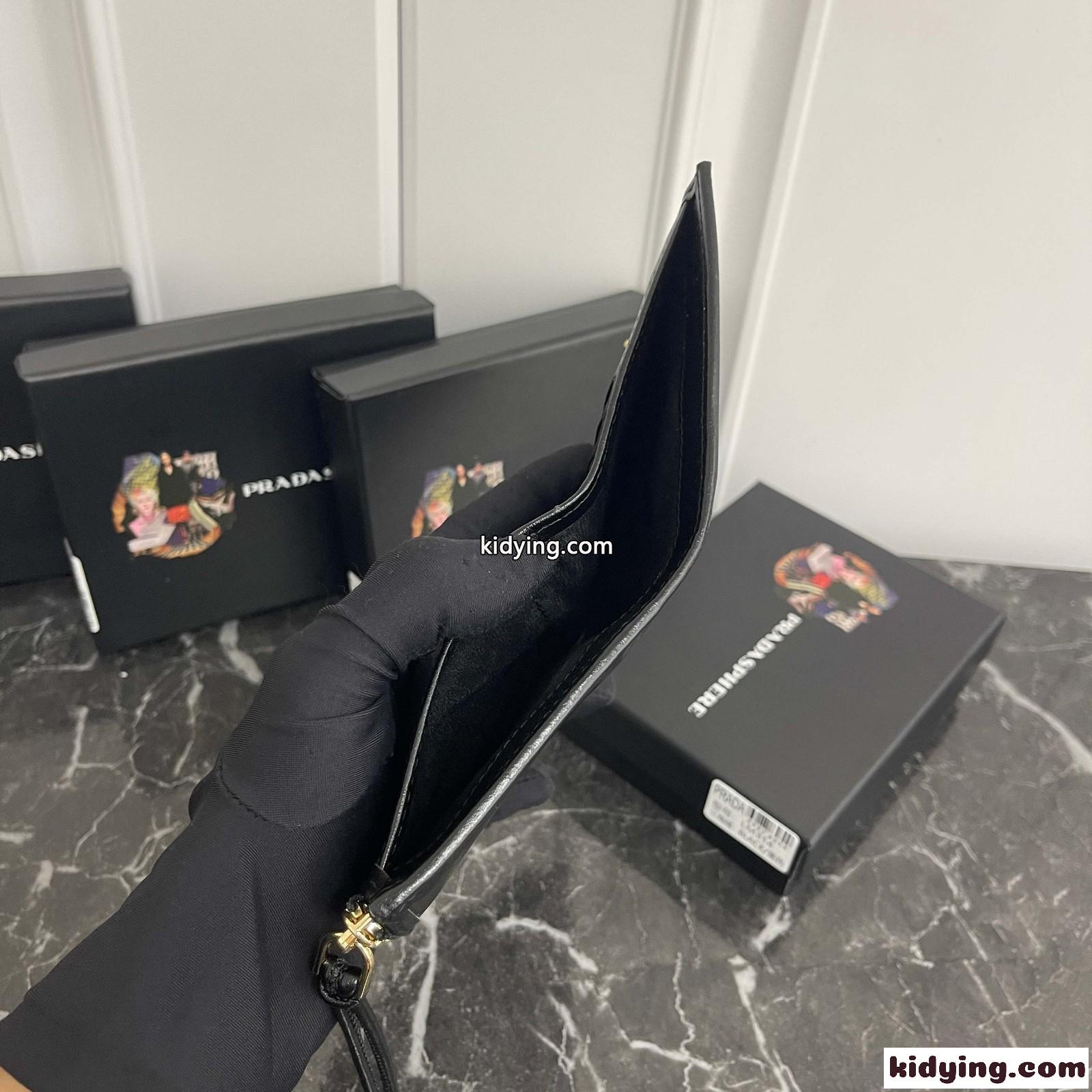 上品 シンプル 二つ折り財布 プラダ 財布 コピー コンパクトウォレット ブラック-5