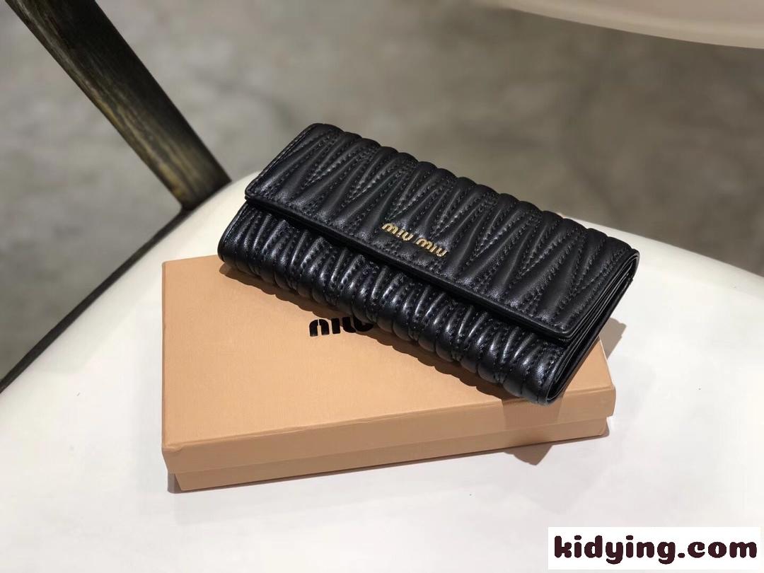 人気 レディース 長財布 ミュウミュウ 財布 コピー 大容量 シープスキン ブラック-0