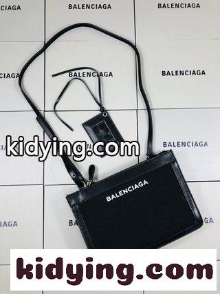 バレンシアガ 黒バッグ パリの名門Balenciaga Bazar shopperはバッグ(斜めに掛けられる)を手に持ちます コピー-3