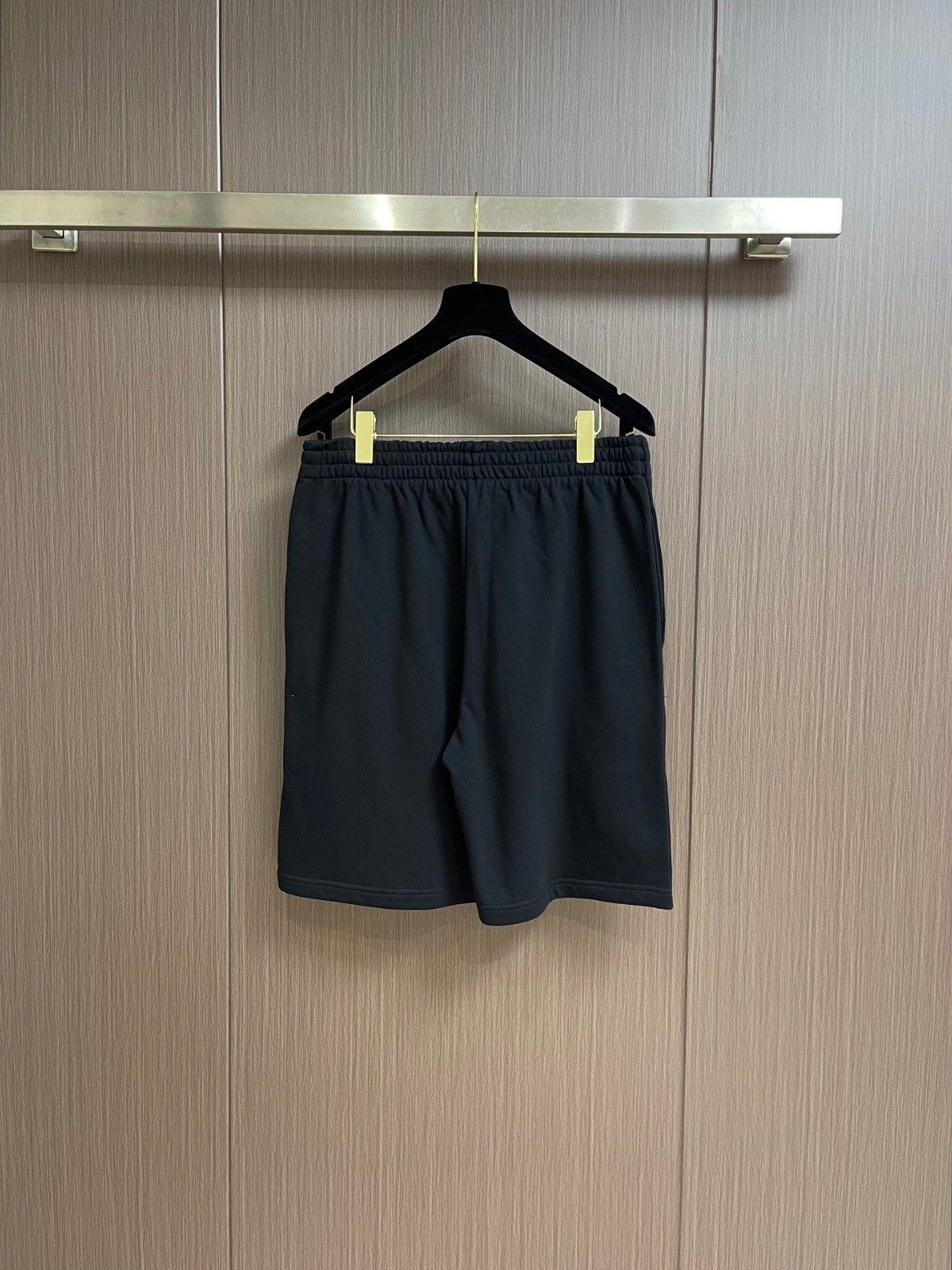 シンプル おしゃれ ロゴ刺繍 バレンシアガ パンツ コピー ショートパンツ ブラック-1