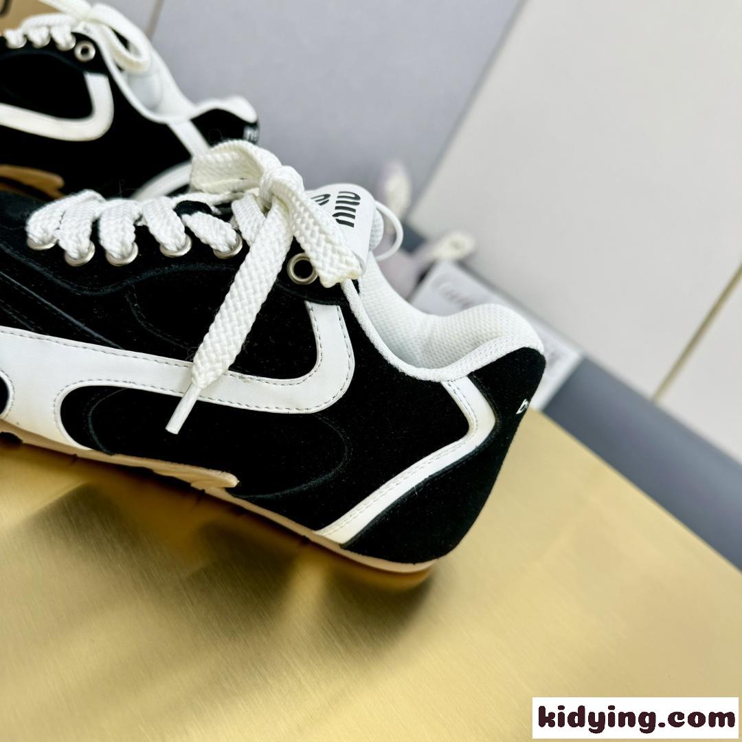 大人気 Miu Miu x New Balance スエード＆レザー ローカットスニーカー スーパーコピー ブラック-3