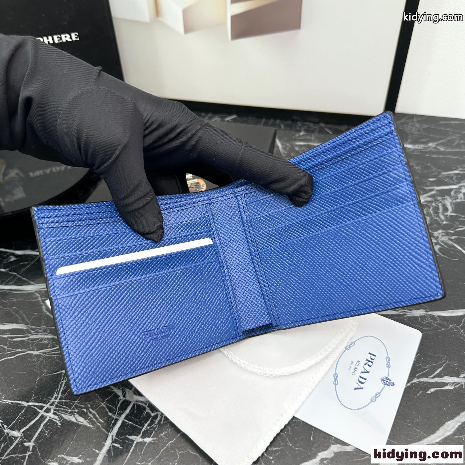 人気 エンボスロゴ 2つ折り財布 プラダ 財布 コピー ブルー-2