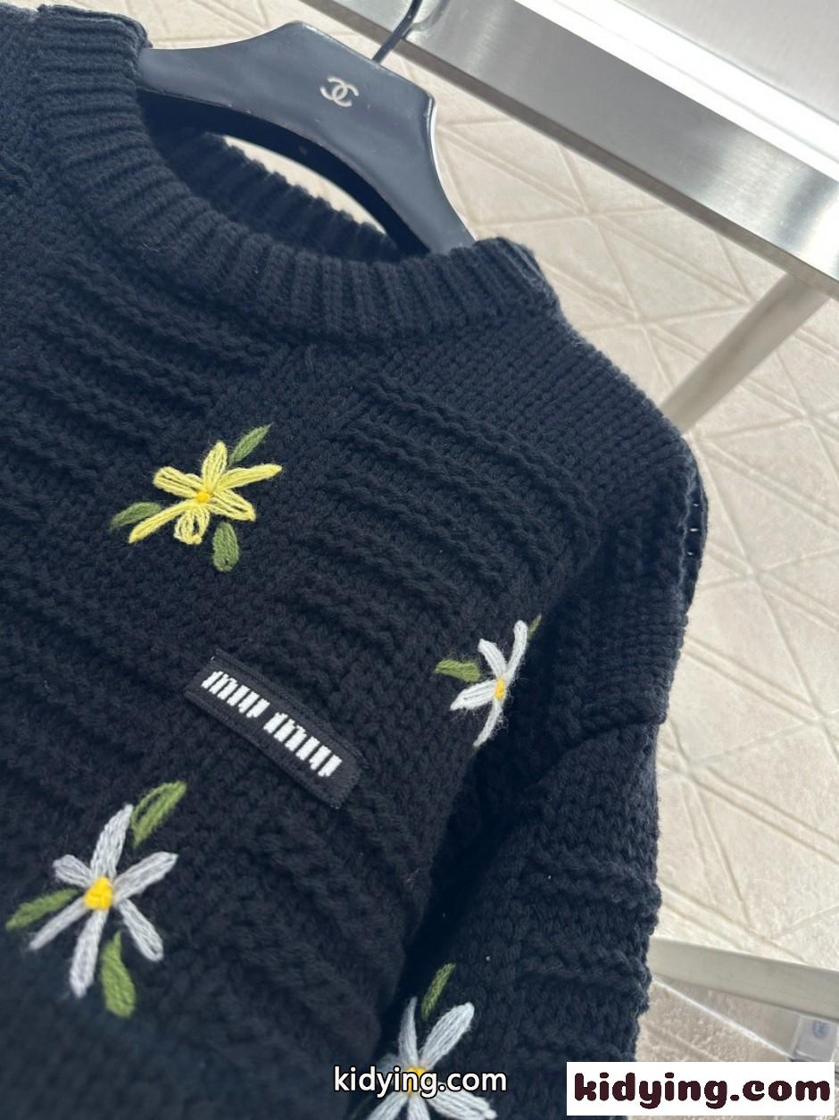 フラワー刺繍 ウール クルーネック ミュウミュウ セーター 偽物 ブラック-2