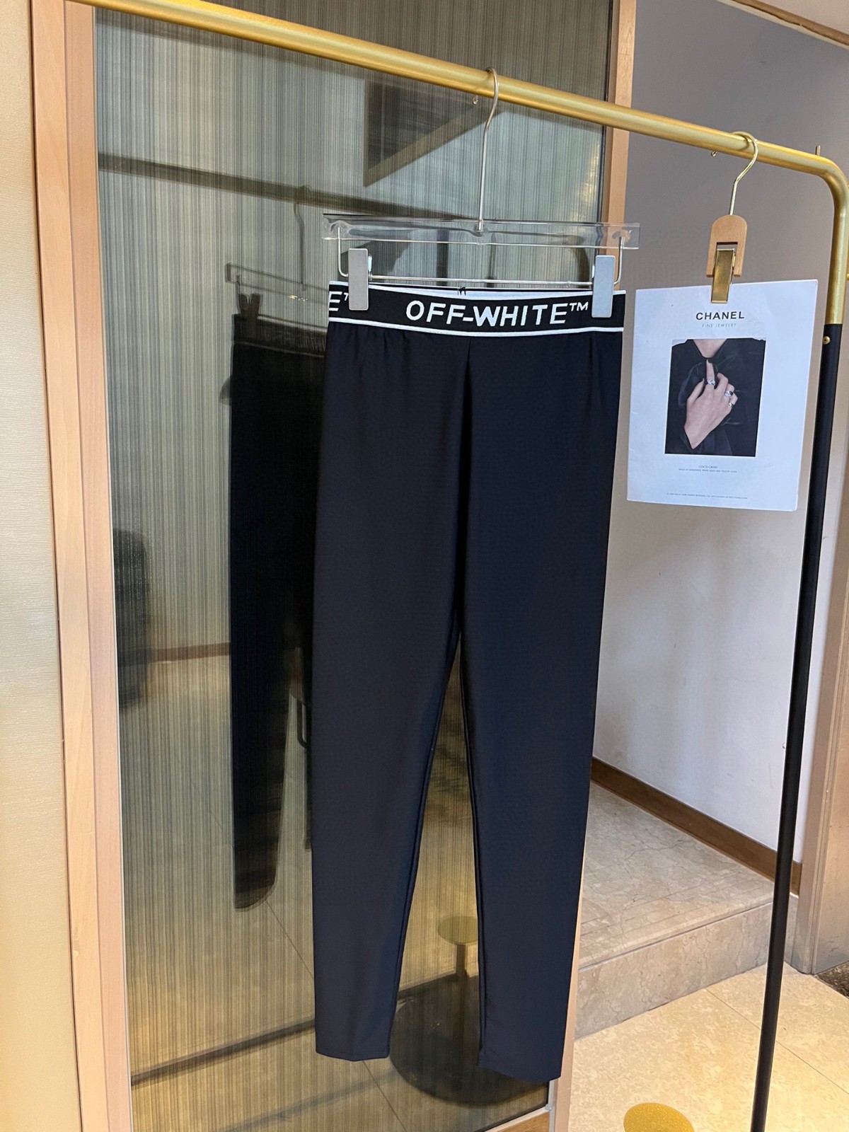 OFF-WHITE 高弾力ヨガウェアセット 胸パッド付きタンクトップと美脚レギンス-3