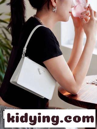 プラダバッグ 白 PRADA漆塗りの鏡面の脇に小さな網を包んだ赤いバッグPRADA永遠の古典的な本物オリジナルの復刻 コピー-1