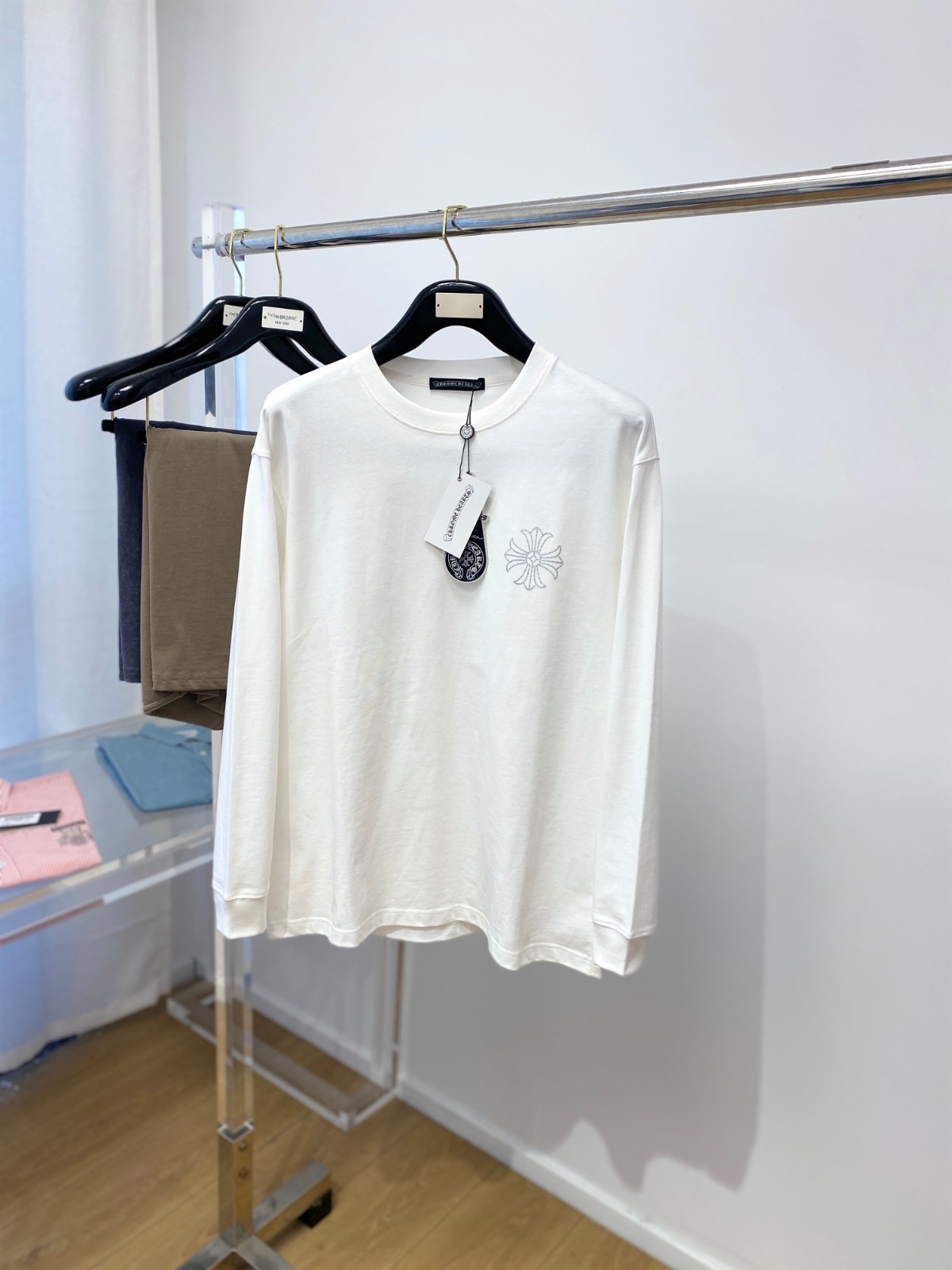 シンプル おしゃれ ラインストーンロゴ クロムハーツ Tシャツ コピー 長袖Tシャツ ホワイト-0