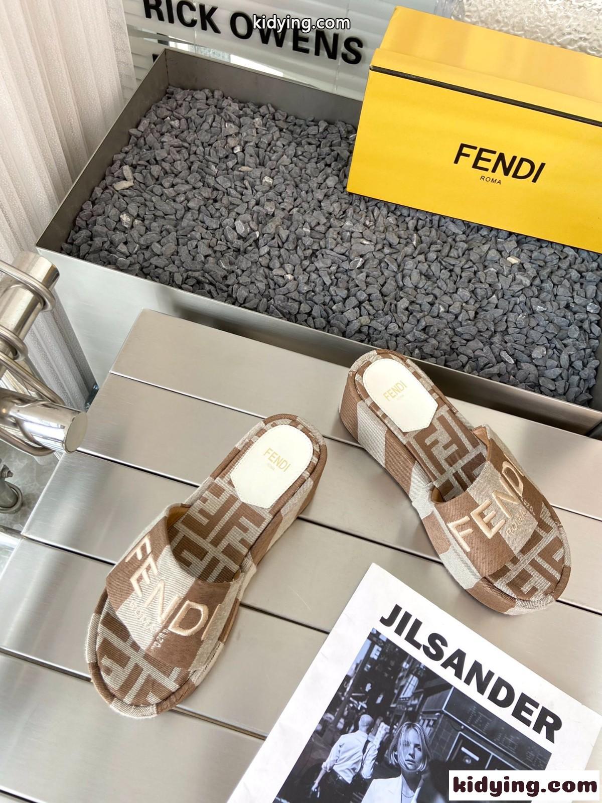 フェンディ サンシャイン フラットフォームスライドサンダル スーパーコピー ブラウン-2