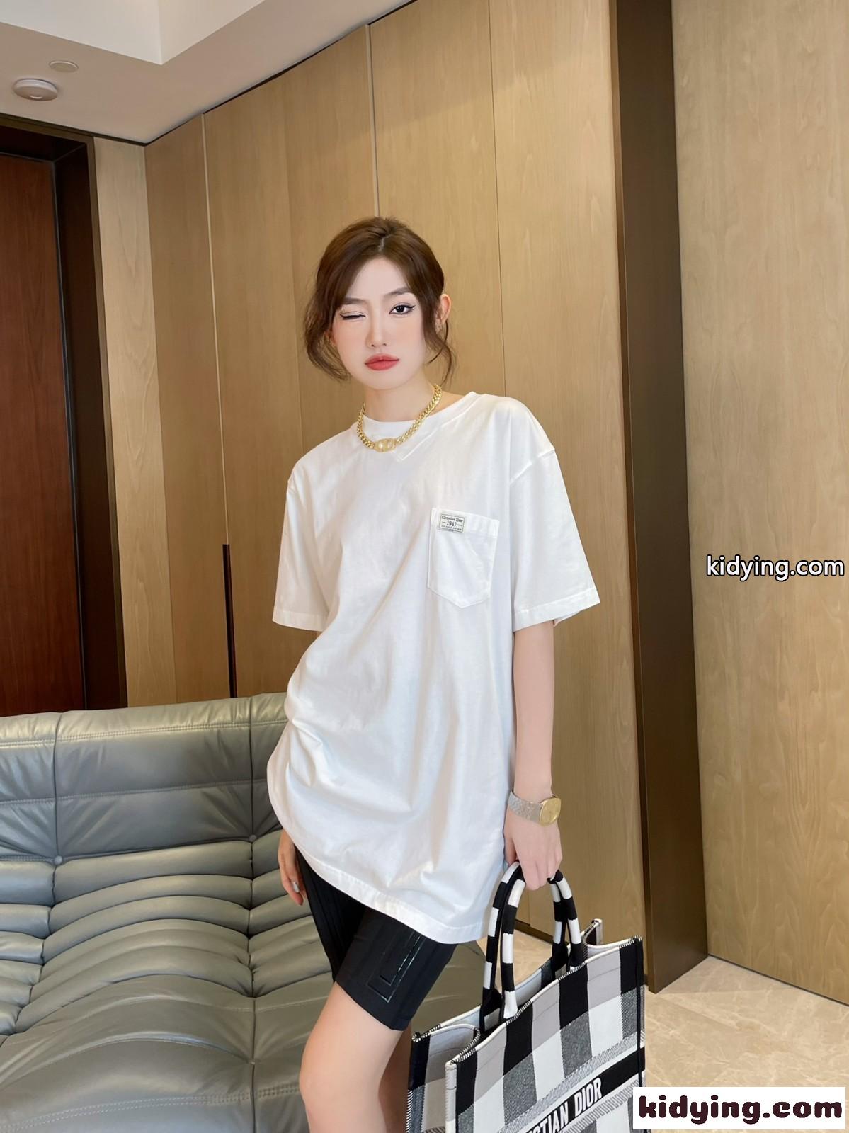 クリスチャン・ディオール Tシャツ コピー 半袖 流行り ビッグシルエット 体型カバー 刺繍入り トップス-4