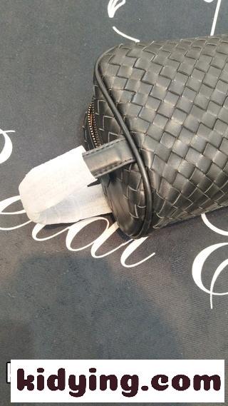 bottega veneta バッグコピー この大型の長方形化粧バッグは輸入の小さな羊皮を使って手で編んで作られており 家庭旅行の精巧な飾りである-3
