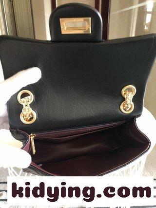 シャネルはChanel Reissueを復刻し シャネル バッグ 人気コピー 最高級のオリジナル輸入2.55Medium-1