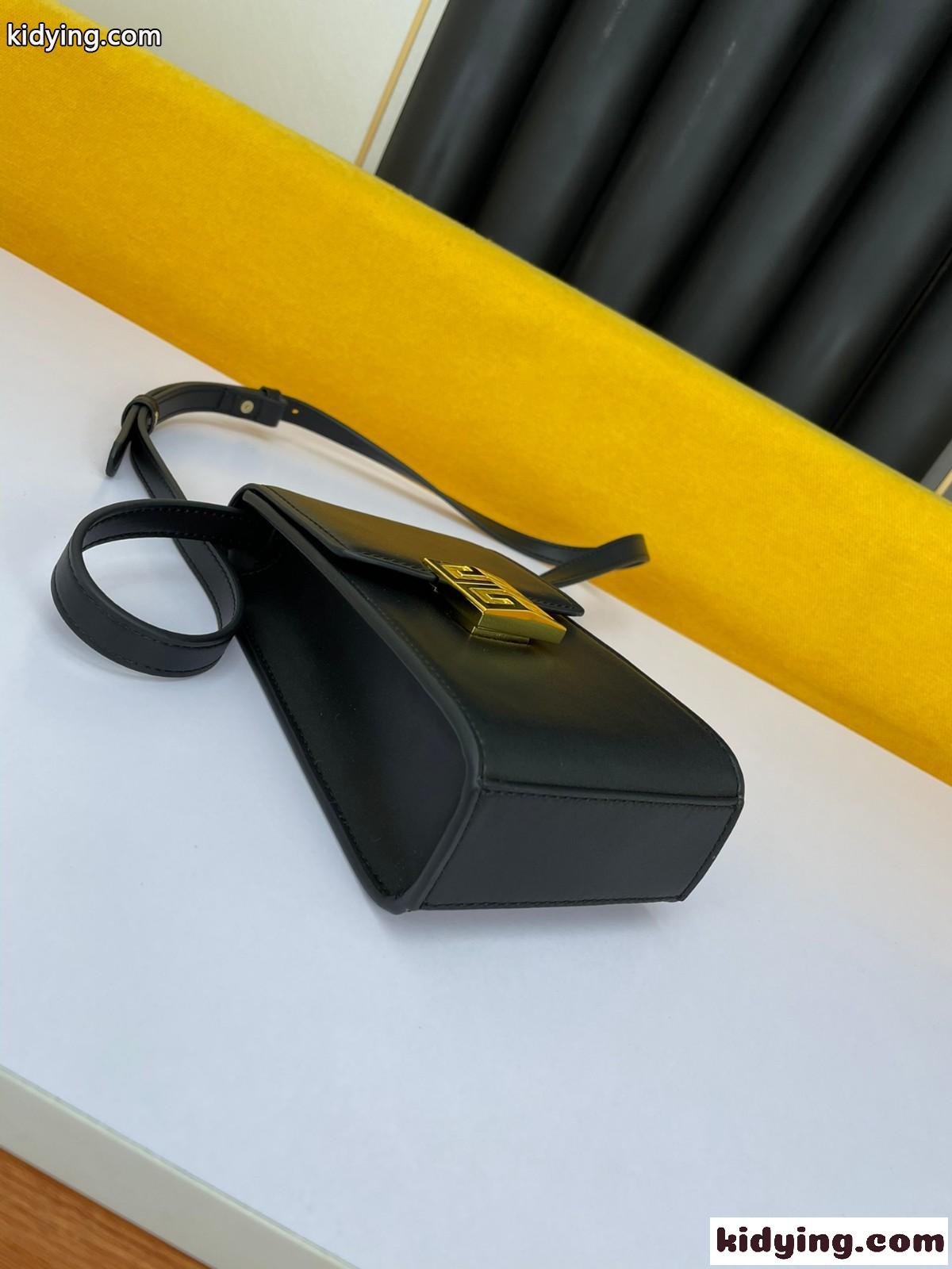 ジバンシィ バッグ コピー ポーチ 斜め掛け おしゃれ カジュアル 上品 ミニ 4G-3