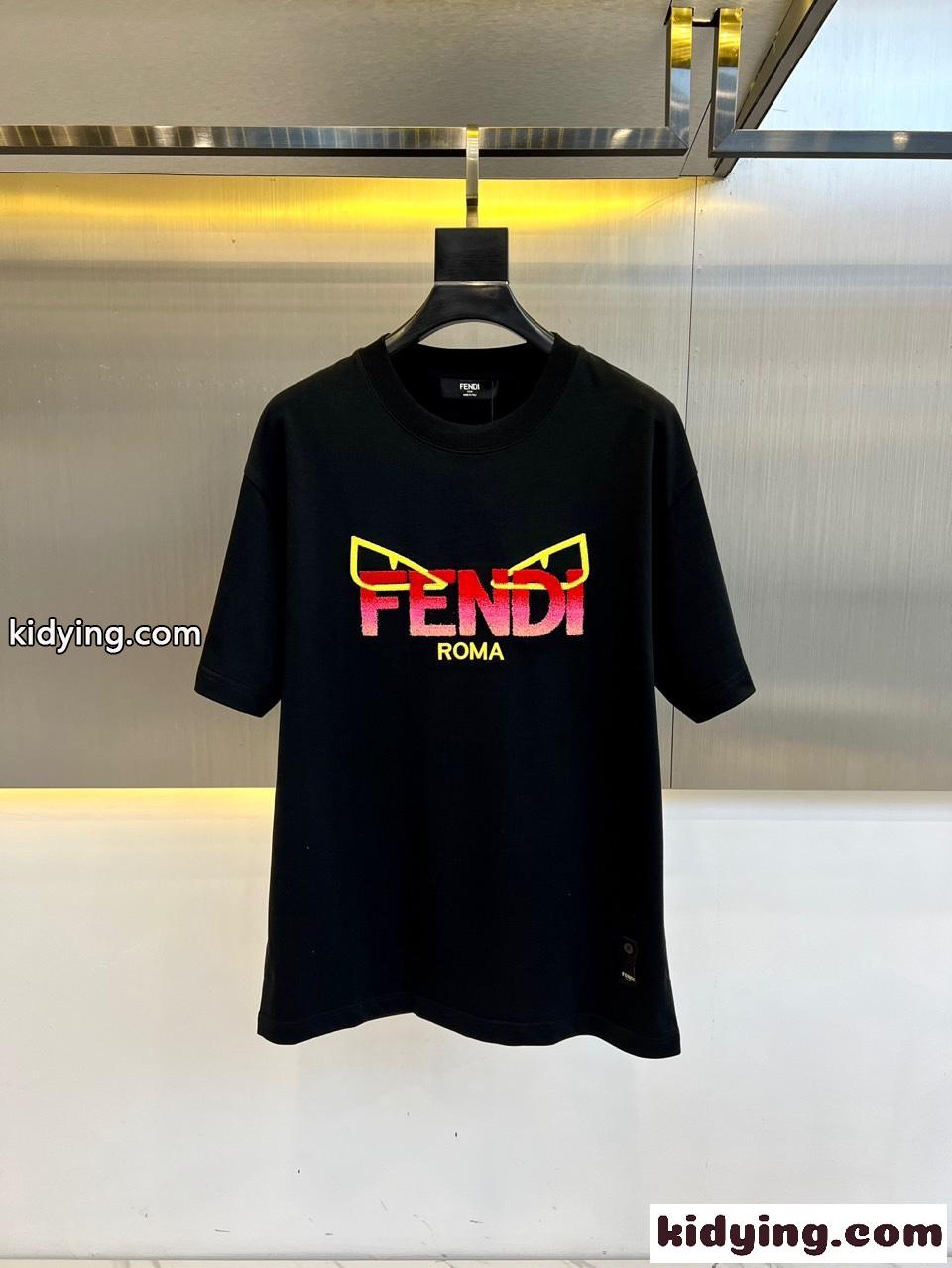 カジュアル 合わせやすい ロゴ入り 半袖Tシャツ フェンディ Tシャツ コピー ブラック-0
