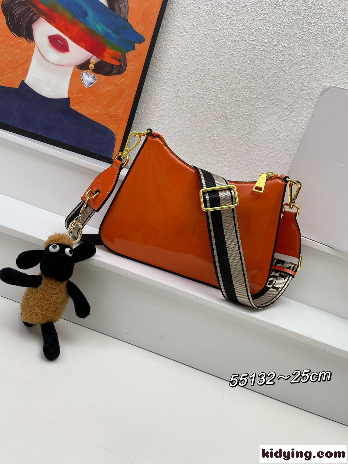 パテントレザー プラダ バッグ コピー 斜めがけ ショルダーバッグ オレンジ-2