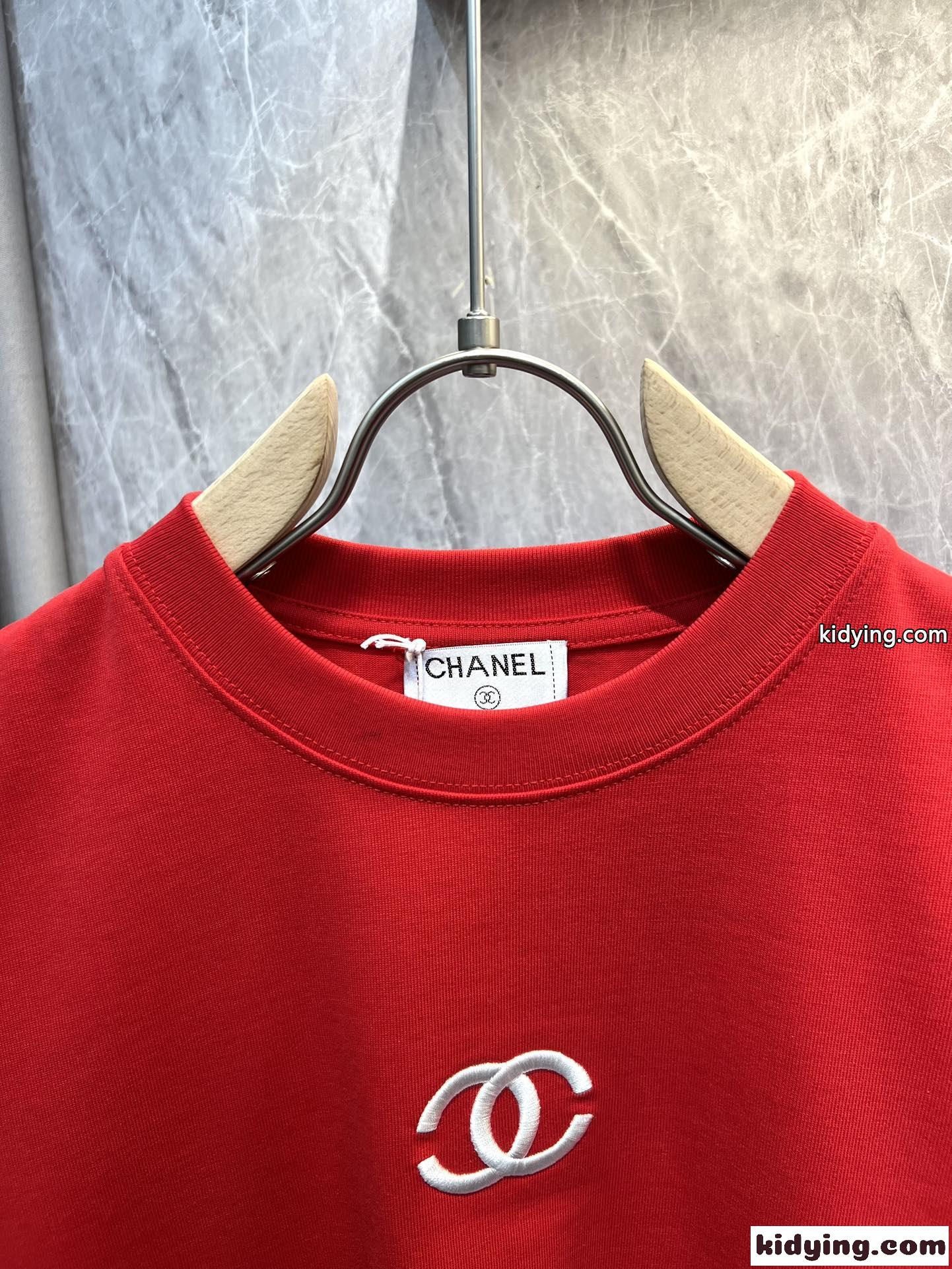 シンプル シャネル Tシャツ 偽物 クルーネック コットン 半袖Tシャツ レッド-1