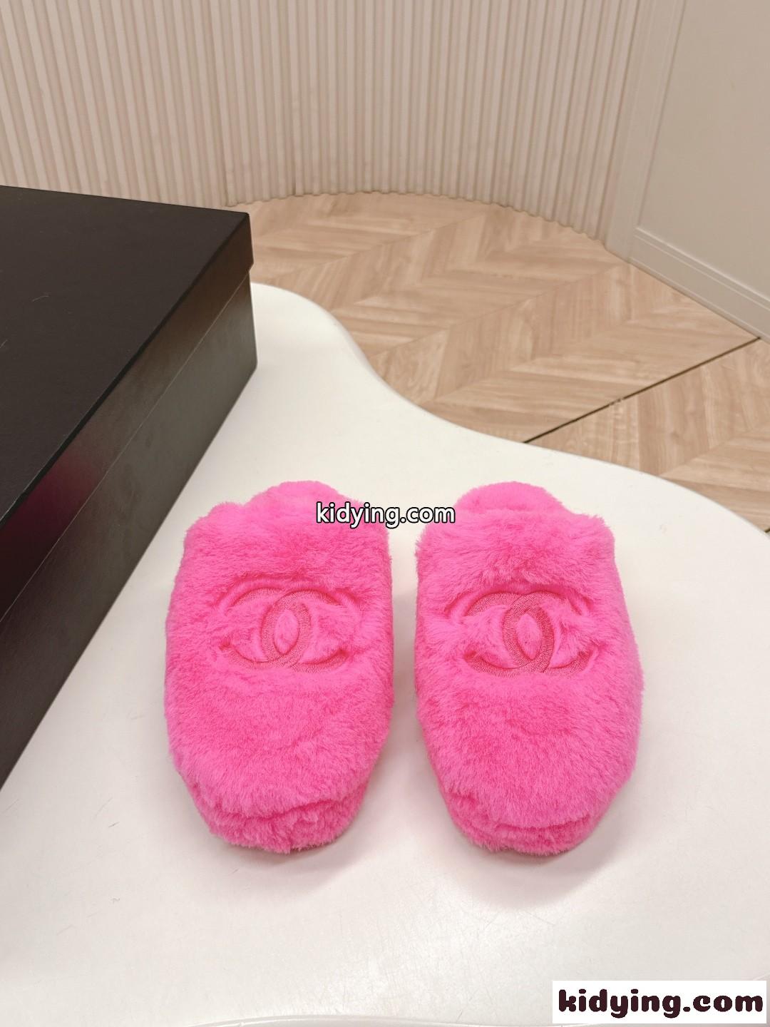 可愛い CCロゴ ふわふわファーサンダル シャネル サンダル コピー ピンク-1