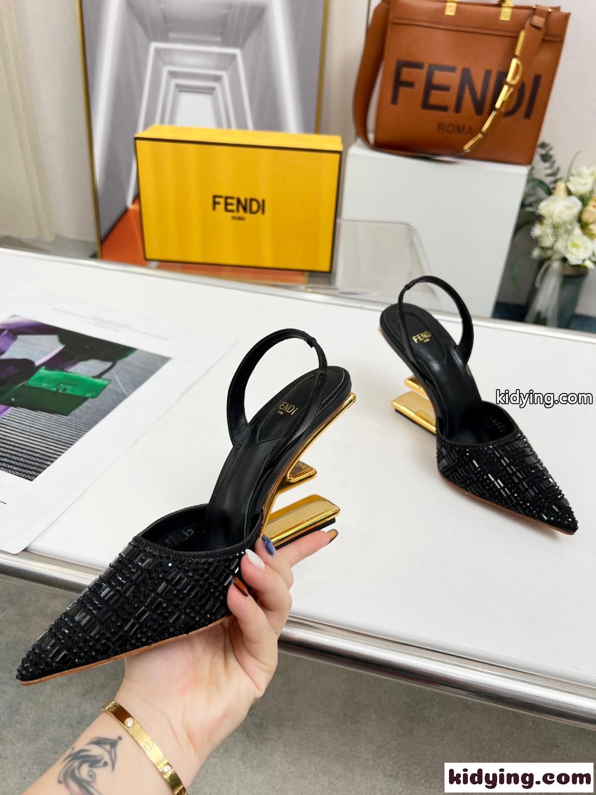 フェンディ ファースト パンプス コピー 女性らしい 上品 ラインストーン レディース-0