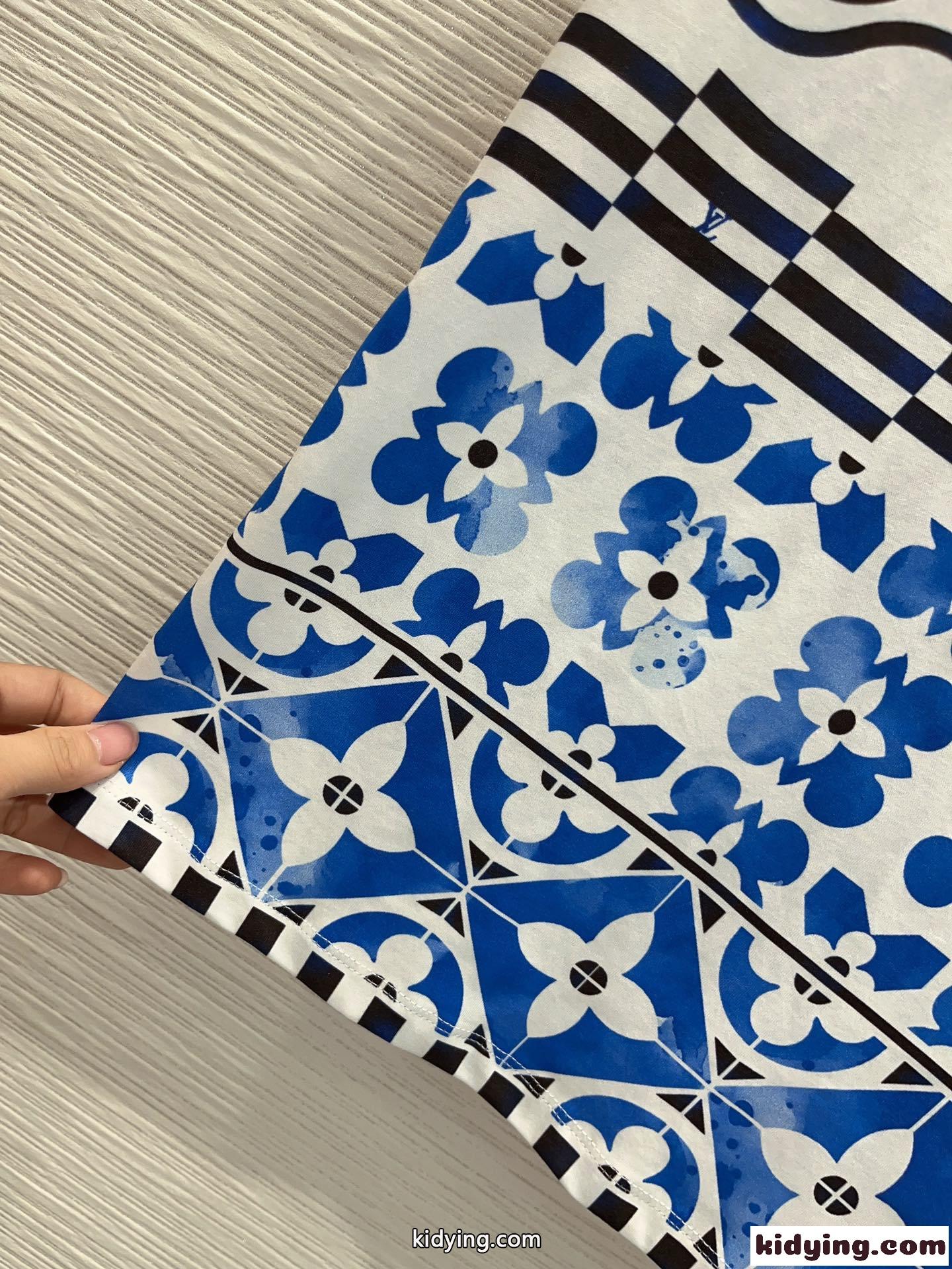 LV バイ・ザ・プール モノグラムタイルTシャツ ルイ・ヴィトン Tシャツ コピー レディース-4