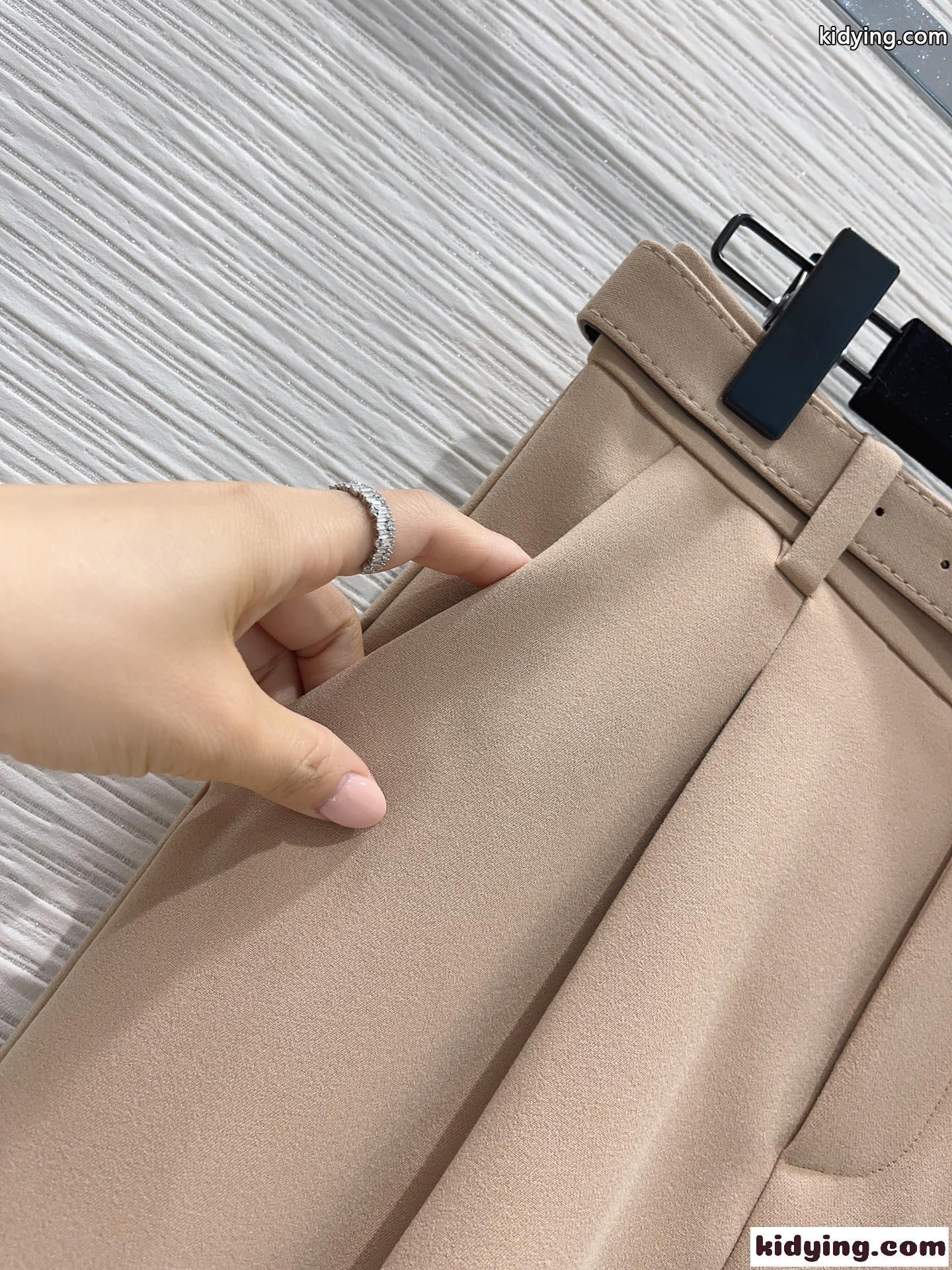 シンプル 高級感 ミッドライズ ワイドパンツ ミュウミュウ パンツ コピー レディース-1