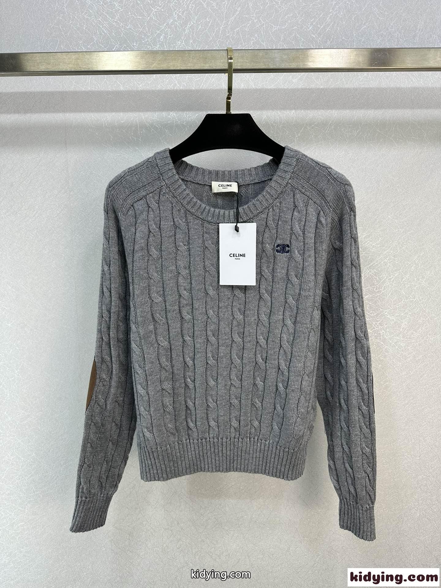 定番 おしゃれ ケーブル編み クルーネック セリーヌ セーター コピー エルボーパッチ付き-1