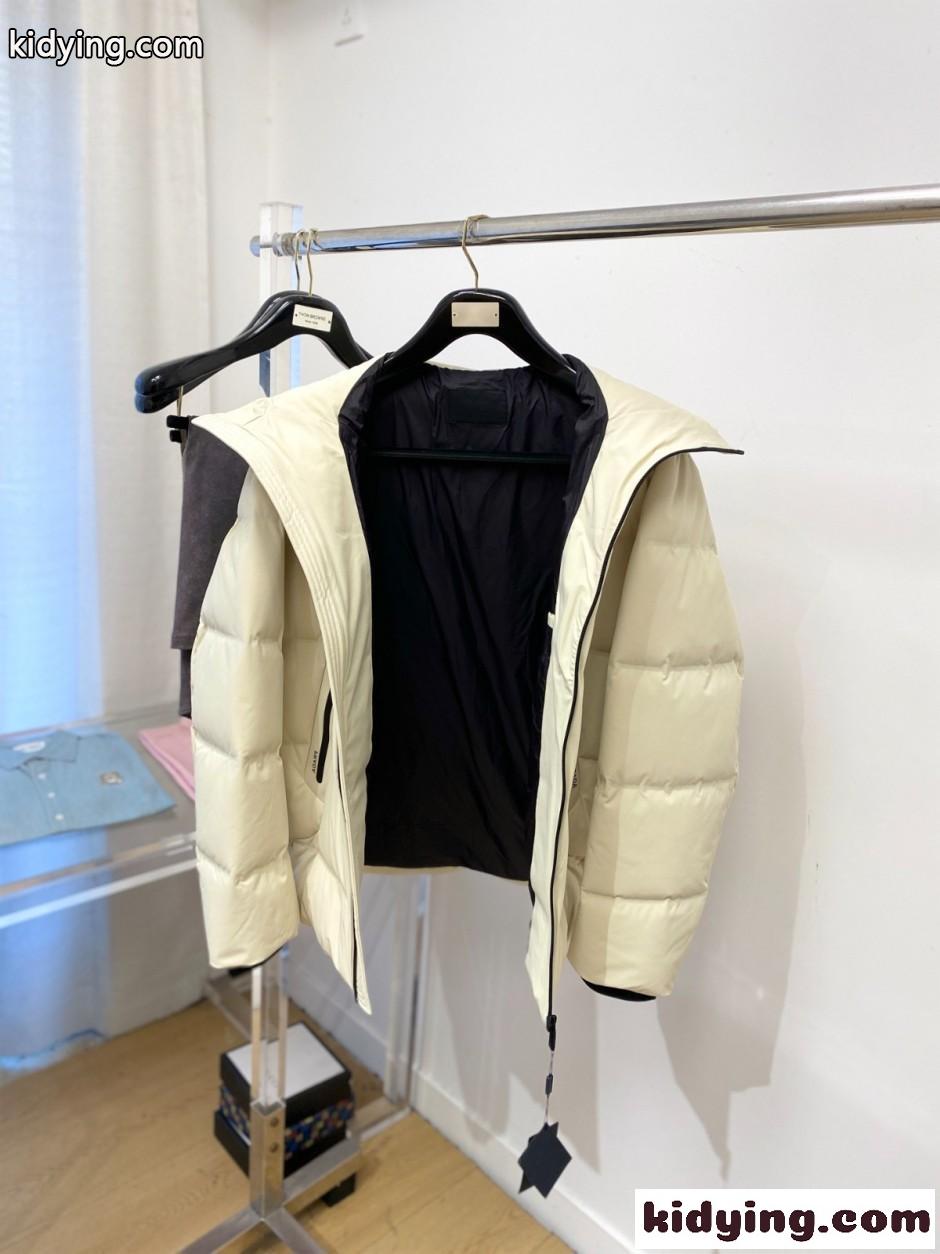 上品 洗練された フーデッドジャケット プラダ ダウンジャケット 偽物-2
