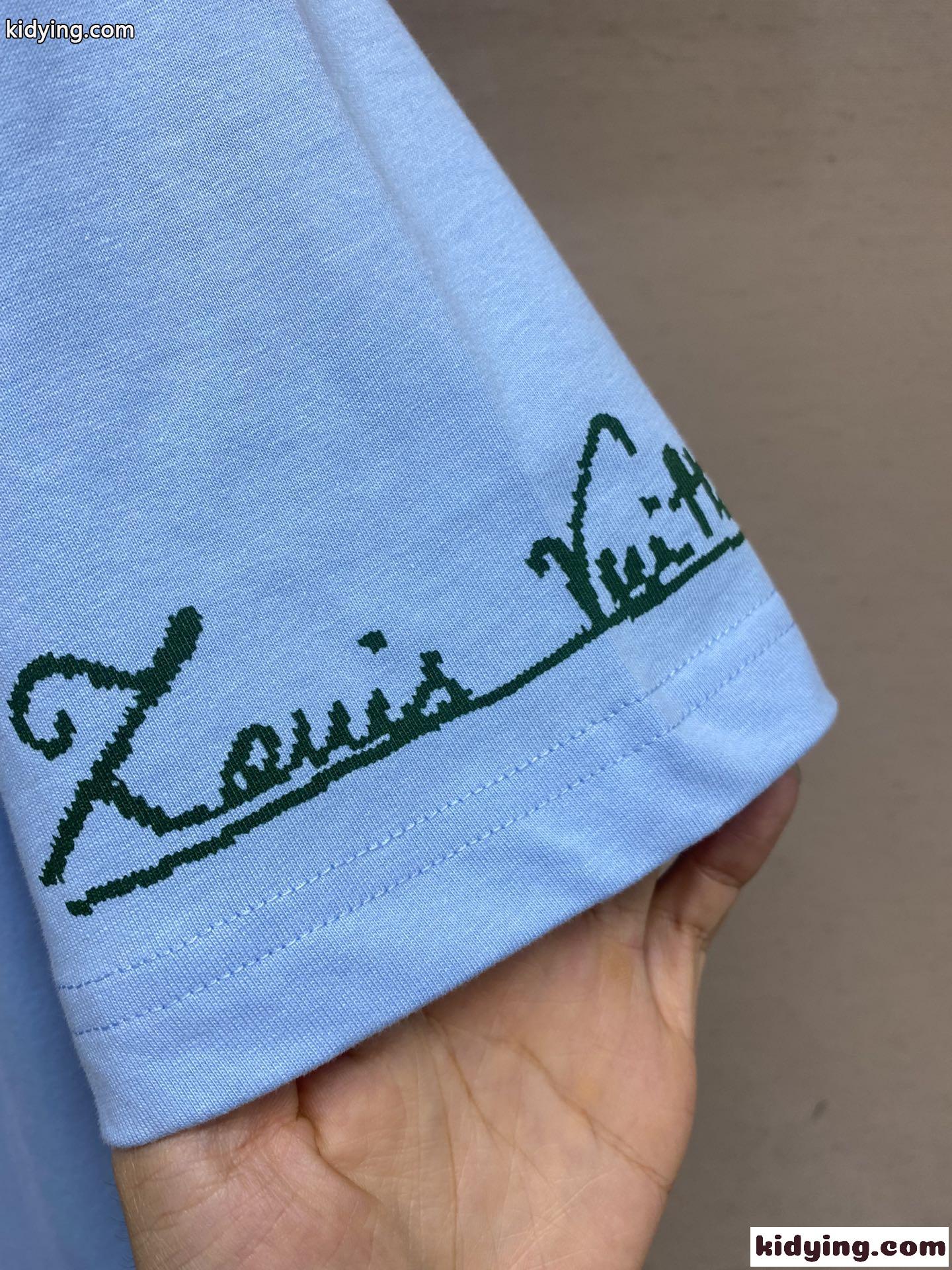 グラフィックショートスリーブクルーネック ルイ・ヴィトン Tシャツ 偽物-4