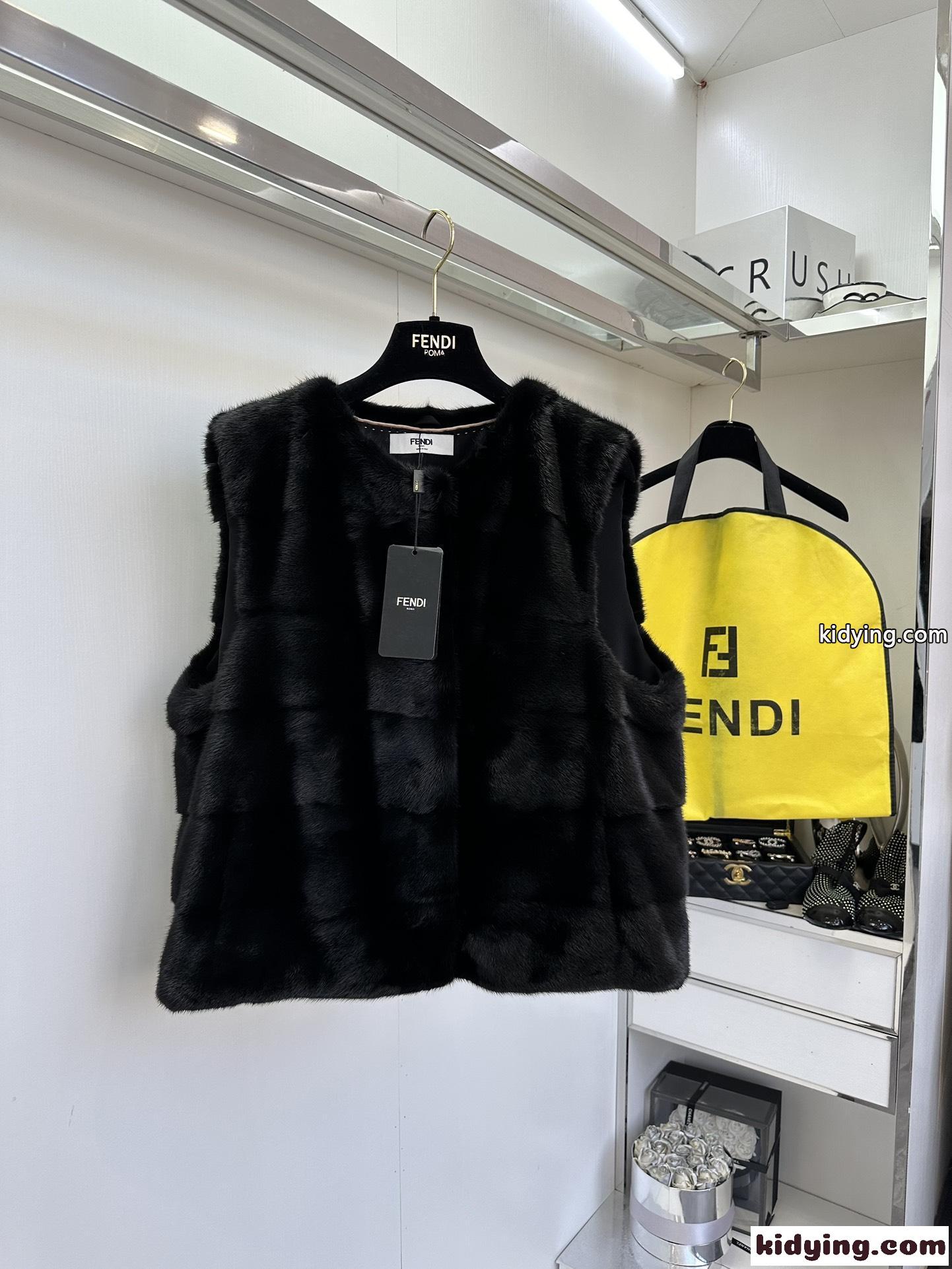 fendi ジャケット偽物 トップス アウター ミンク 贅沢 高級感 シンプル ふんわり 無袖 ジレー ブラック-0