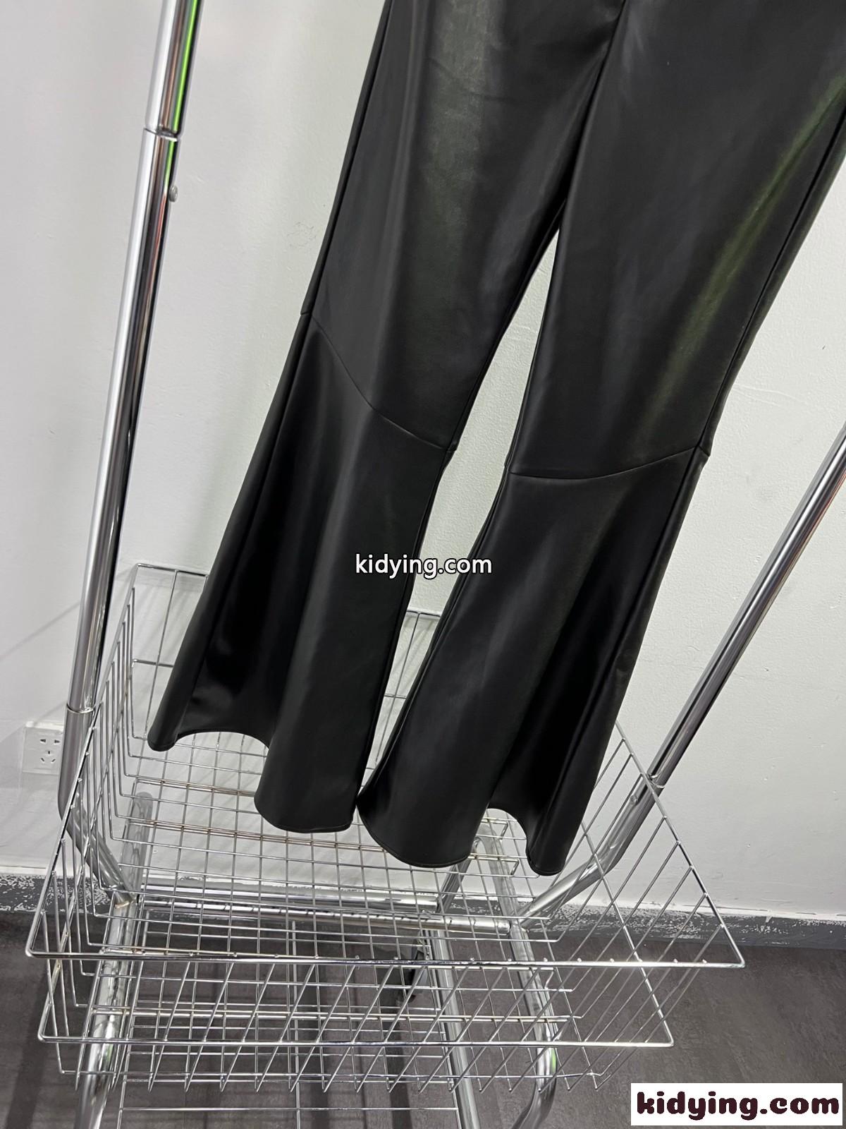 女性らしい PUレザー フレアパンツ イヴ・サンローラン パンツ コピー レディース ファッション-2