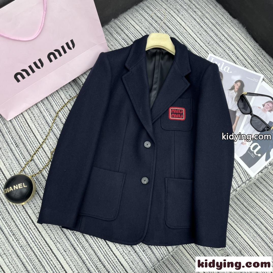 ミュウミュウの服激安通販 トップス アウター スーツ 通勤 ビジネス ロゴ刺繍 ブラック-0