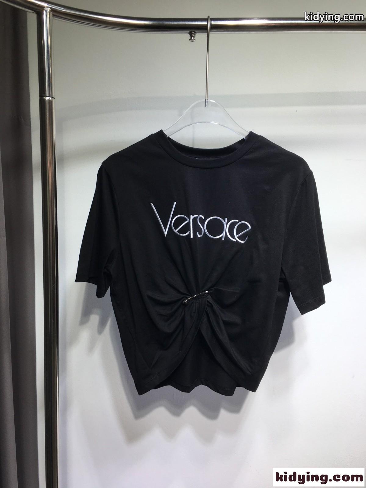 セーフティー ピン ロゴ 半袖Tシャツ ヴェルサーチェ Tシャツ コピー ブラック-1