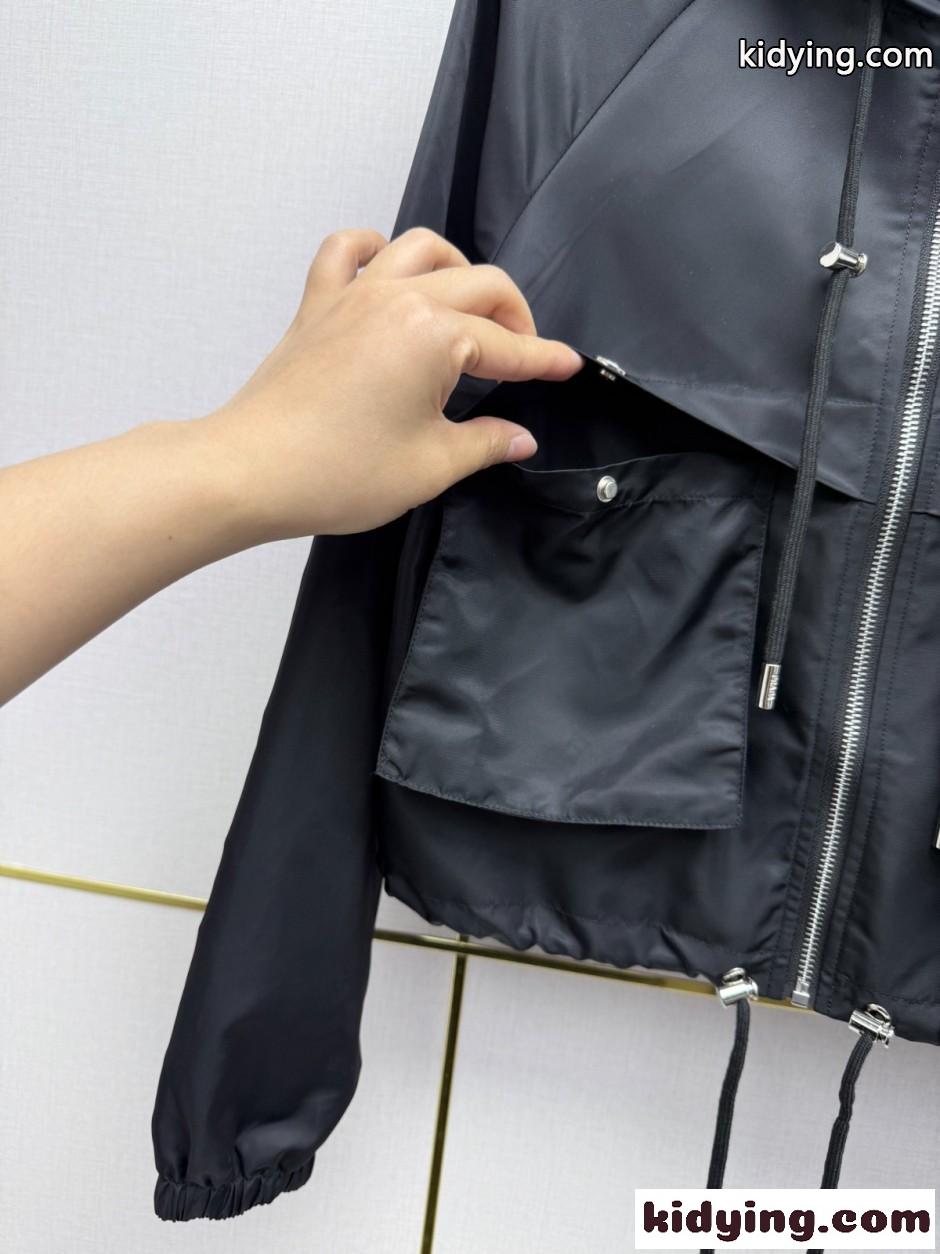洗練された クロップド フーデッドジャケット プラダ ジャケット 偽物 ブラック-2