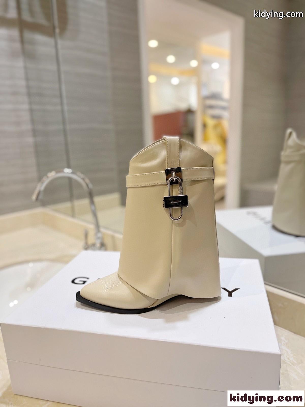 シャークロック カウボーイ アンクルブーツ レザー ジバンシィ ブーツ スーパーコピー ベージュ-1