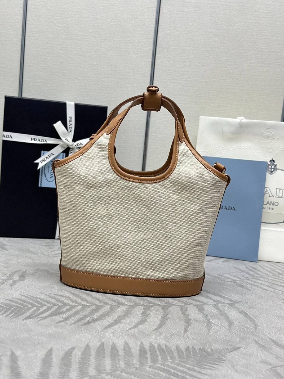 プラダ バッグ スーパーコピー カジュアル キャンバス × レザー 1BG471 スモール トートバッグ-1